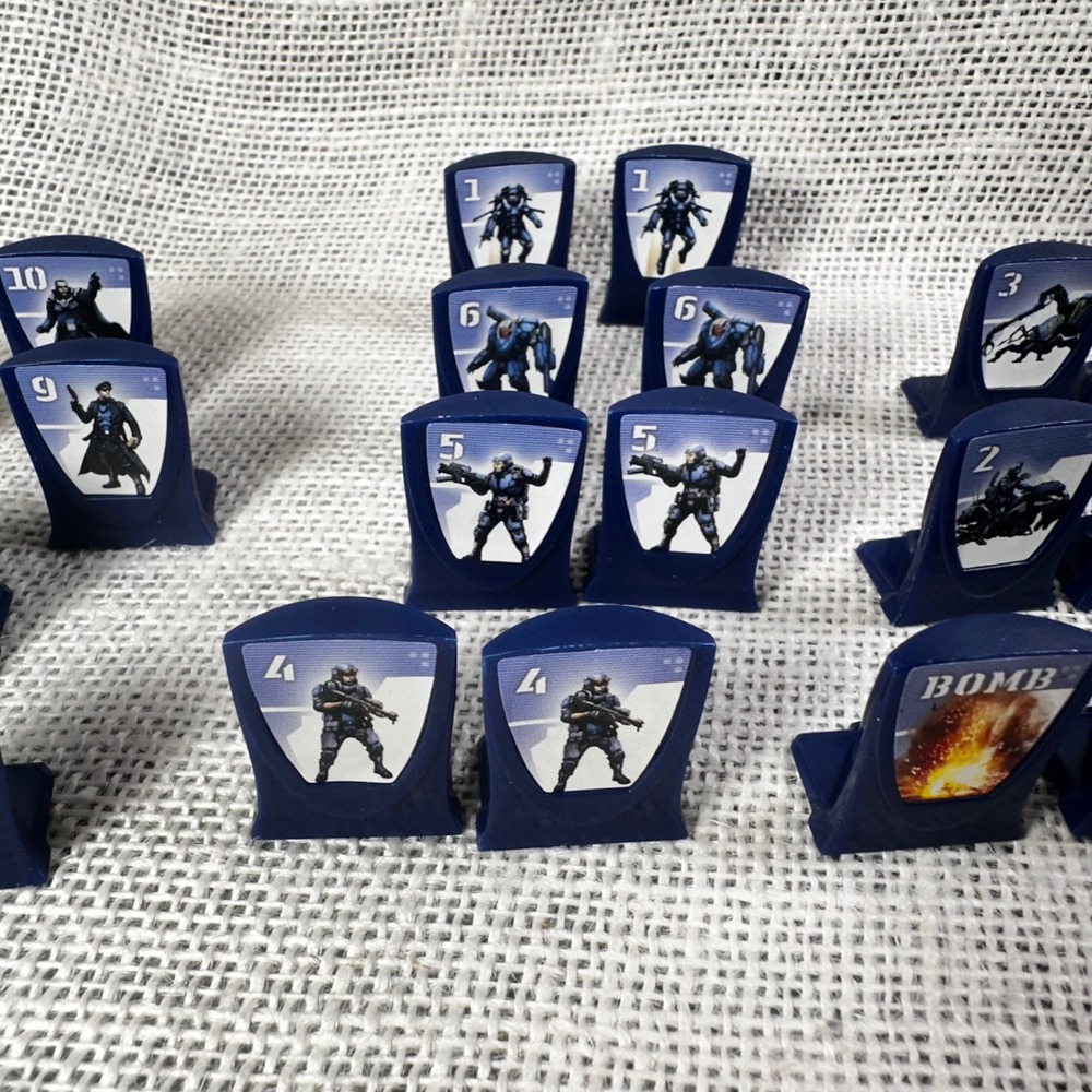 Stratego Sci Fi Blue Army Complete 30 Piece Replacement Set Bomb Flag Spy - Picture 5 of 11